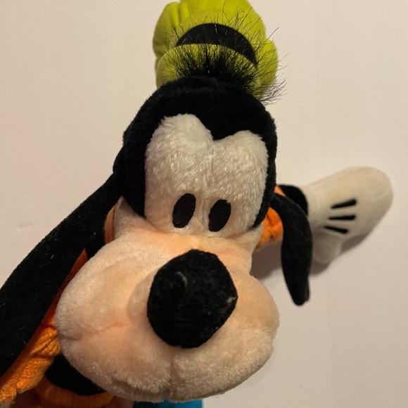 Disney Goofy Plush - Picture 5 of 5